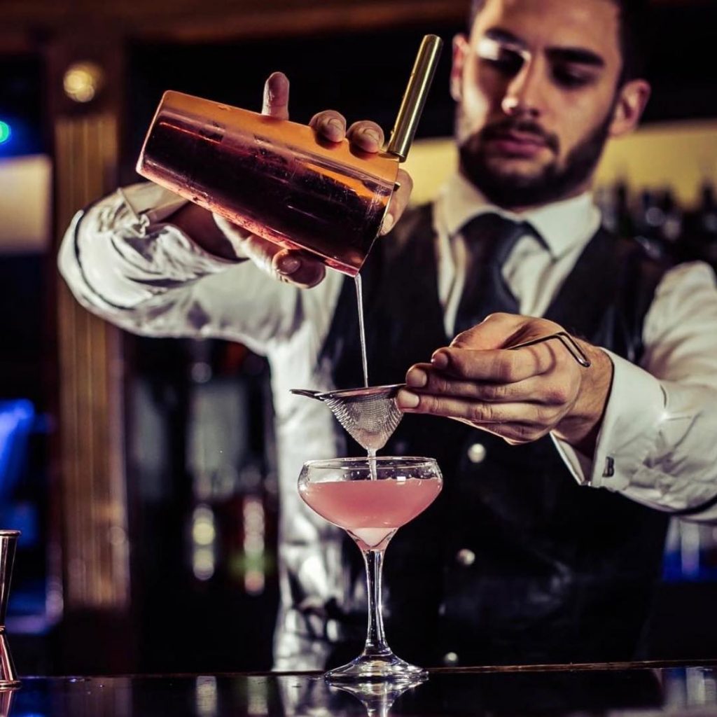 Philly-waiters_Hire_a_Mixologist_and-bartenders-in-Philadelphia
